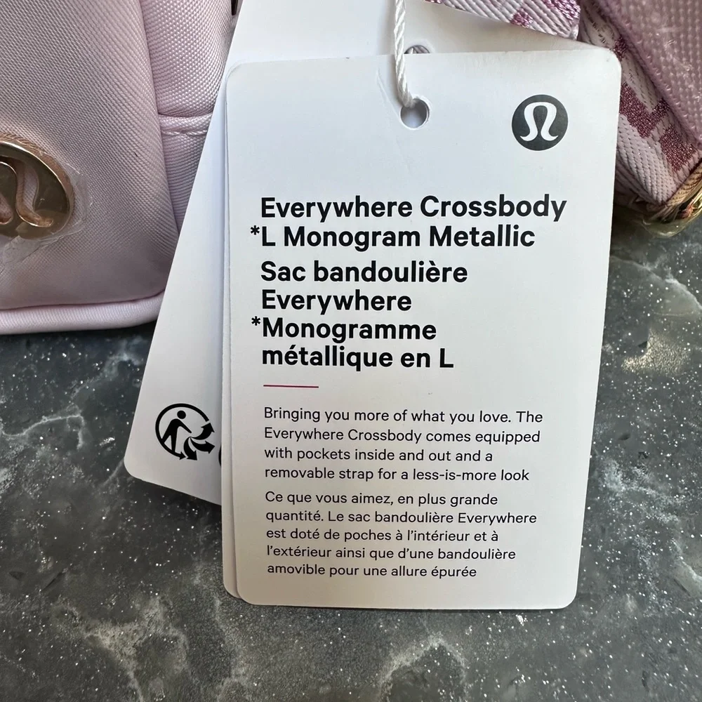 Lululemon Everywhere Crossbody L Monogram Metallic Sac - Picture 4 of 6